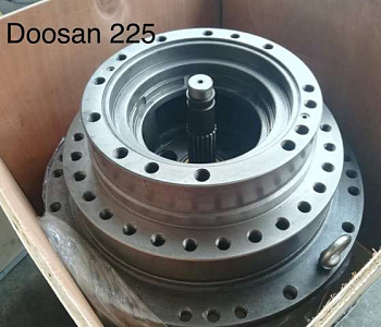 Редуктор хода бортовой Doosan 225